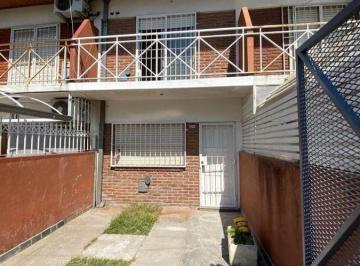 Departamento · 90m² · 3 Ambientes · 1 Cochera · Venta Tablada Duplex Al Frente 3 Ambientes con Cochera y Patio