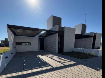 Casa · 100m² · 3 Ambientes · 2 Cocheras · Duplex en Alquiler en San Ignacio Village. Planta Baja 2 Dorm. de Gran Calidad