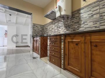 Casa · 215m² · 3 Ambientes · 1 Cochera · "¡Casa Remodelada con Patio y Quincho en Wilde! Ideal Para Mudarte Ya"