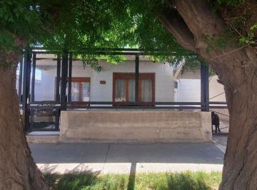 Casa · 157m² · 5 Ambientes · 1 Cochera · Venta Casa 4 Dorm.