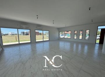 Casa · 200m² · 5 Ambientes · Casa en Venta Barrio La Alameda