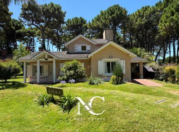 Casa · 200m² · 4 Ambientes · 1 Cochera · Casa en Venta en Pinamar