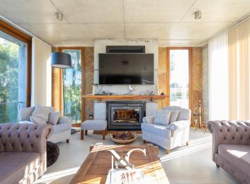 Casa · 320m² · 5 Ambientes · 3 Cocheras · Casa en Venta en Costa Esmeralda