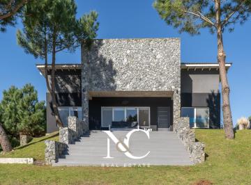 Casa · 180m² · 5 Ambientes · Casa en Venta en Costa Esmeralda
