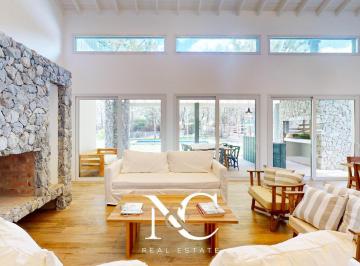 Casa · 220m² · 5 Ambientes · Casa en Venta en Costa Esmeralda Marítimo IV