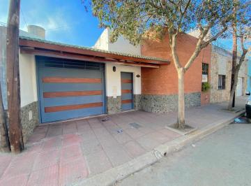 Casa · 103m² · 5 Ambientes · 1 Cochera · Venta Casa - Uruguay Al 100 - Rosario