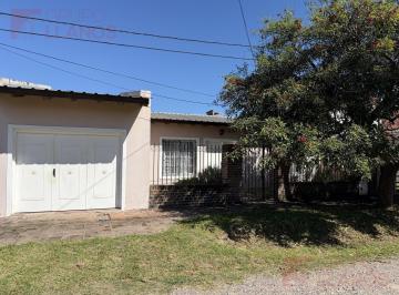 Casa · 146m² · 4 Ambientes · 1 Cochera · Venta de Casa con 3 Dorm., Patio y Cochera, Apta Crédito en Barrio Lanusse, Luján.