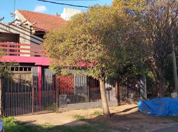 Casa de 7 ambientes, Florencio Varela · Florencio Varela Chalet 7 Amb en Lote Propio a Reciclar Vende Sara Zapata