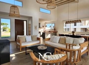 Casa · 176m² · 5 Ambientes · Casa en Venta en Costa Esmeralda
