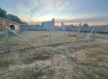 Terreno · 360m² · Venta de Terreno 360 m² en Loteo Don Lukacs - Plottier, Neuquén
