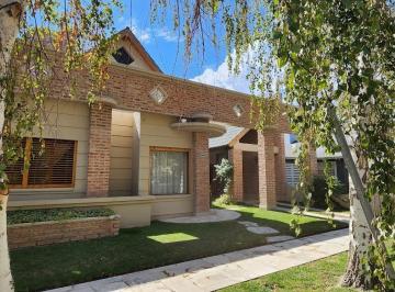 Casa de 7 ambientes, Cipolletti · Venta Casa 3 Dorm.. Bº Manzanar. s/ Los Coihues Casi Paso de Los Libres