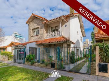 Casa · 210m² · 5 Ambientes · Chalet en El Barrio Punta Mogotes. Reservado