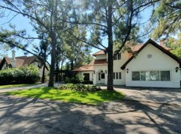 Casa de 8 ambientes, Pilar · Casa en Venta Mayling