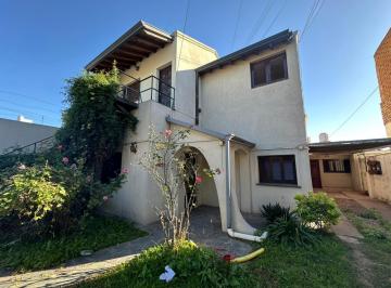 Casa de 5 ambientes, Córdoba · Amplia y Luminosa Casa Recien Reacondicionada!