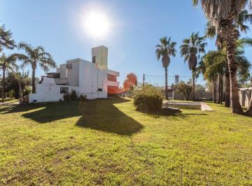 Casa · 400m² · 8 Ambientes · 3 Cocheras · Casa en Venta 5 Dorm., con Jardín y Pileta - Perez