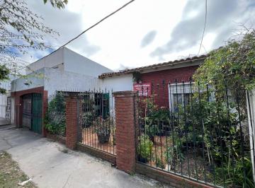 Casa · 307m² · 6 Ambientes · 1 Cochera · Casa