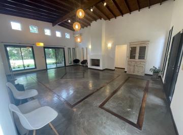 Casa · 161m² · 5 Ambientes · 3 Cocheras · Alquiler Anual Casa 5amb Sin Pileta
