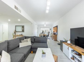 Casa · 224m² · 7 Ambientes · 2 Cocheras · Casa en Venta de 7 Ambientes en Olivos con Pileta