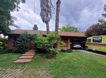 Casa · 4 Ambientes · 3 Cocheras · Casa en Lujan de Cuyo