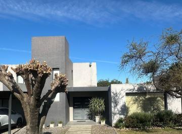 Casa de 5 ambientes, Mendiolaza · Moderna Casa Ubicada en El Country Estancia Q2 de 3 Dorm.