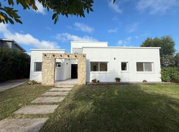 Casa · 177m² · 5 Ambientes · 2 Cocheras · Alquila Casa Barrio San Agustin