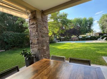Casa de 3 ambientes, Ciudad de Mendoza · Exclusiva Residencia en Dalvian