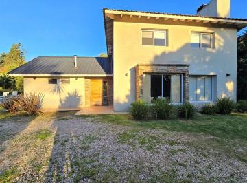 Casa · 240m² · 5 Ambientes · Casa en Venta en Moreno