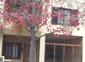 Casa · 185m² · 5 Ambientes · 1 Cochera · Casa a La Venta en Lujan