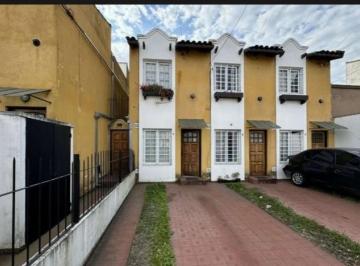 Casa · 59m² · 3 Ambientes · 1 Cochera · Duplex en Venta en Bernal Este