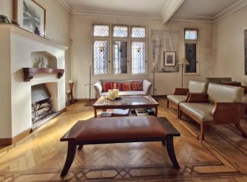 Casa · 200m² · 6 Ambientes · 1 Cochera · Unica Casa en Almagro con Cochera Cubierta