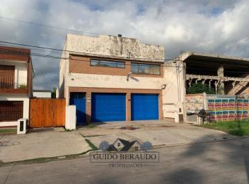 Bodega-Galpón · 240m² · Venta - Depósito y Oficinas