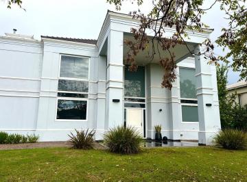 Casa · 483m² · 10 Ambientes · 2 Cocheras · Casa en a La Venta Country Altos del Chateau