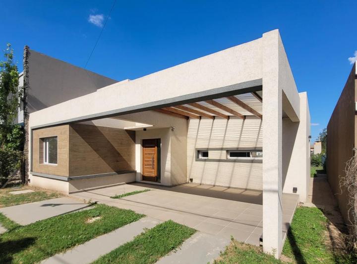 Casa · 120m² · 3 Ambientes · 2 Cocheras