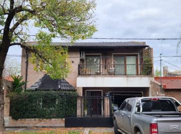 Casa · 305m² · 6 Ambientes · 2 Cocheras · Jose Ingenieros Al 600 Venta de Casa 4 Dorm. en Baigorria