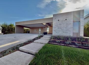 Casa · 385m² · 15 Ambientes · 3 Cocheras · Casa en Venta en Barrio Privado Las Candelas II