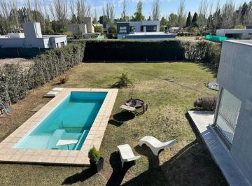 Casa de 6 ambientes, Lunlunta · Casa Barrio Privada El Carrascal.