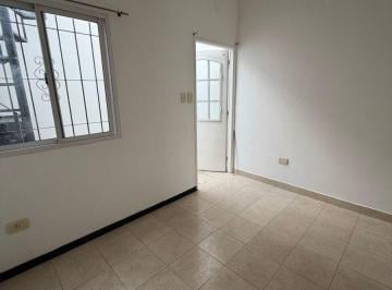 Departamento de 2 ambientes Alquiler $ 420.000 · Alquiler Departamento Al Frente en Remedios de Escalada