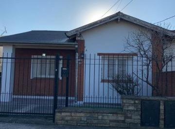 PH · 80m² · 3 Ambientes · 1 Cochera · Alquiler - PH Tipo Casa 3 Ambientes - Villa Tesei.