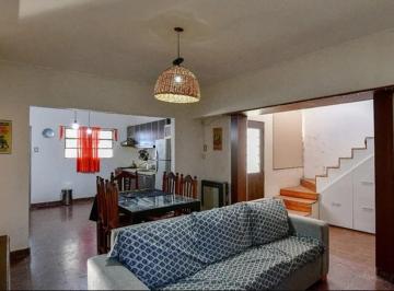 Casa · 310m² · 4 Ambientes · 1 Cochera · Casa en Venta de 5 Ambientes con Cochera y Quincho