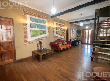 Casa · 229m² · 7 Ambientes · 3 Cocheras · Casa con Piscina en Santo Tome