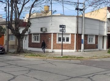 Casa de 3 ambientes, La Plata · Casa en Venta en Calle 3 Esq. 33, La Plata. Apto Crédito Bancario.