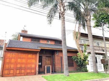 Casa · 160m² · 5 Ambientes · 1 Cochera · Casa - Castelar Norte