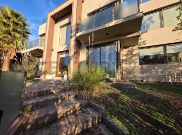Casa · 440m² · 6 Ambientes · 3 Cocheras · Venta Casa en Lujan de Cuyo