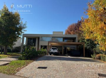 Casa · 445m² · 5 Ambientes · 4 Cocheras · San Patricio, Casa Racionalista Súper Moderna