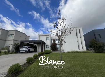 Casa · 227m² · 4 Ambientes · 2 Cocheras · Casa en Alquiler en Puertos del Lago, Barrio Ceibos, Escobar, G. B. a. Zona Norte