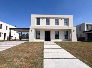 Casa · 218m² · 5 Ambientes · 2 Cocheras · Casa 3 Dorm con Pileta - Pilar Golf (Pebble Beach)