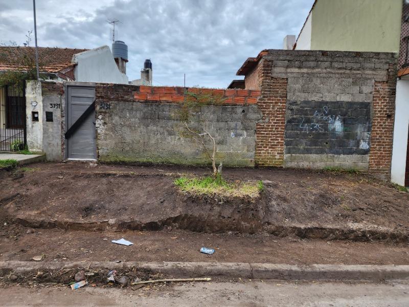 terreno en venta con construccion adherida en barrio termas huinco