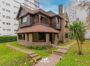 Local comercial · 588m² · Chalet de Patrimonio Histórico, en Estratégica Esquina de Zona Guemes