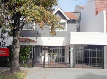 Casa · 250m² · 5 Ambientes · 2 Cocheras · Impecable Chalet B° Guemes 5 Amb Piscina, Quincho Completo