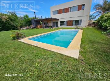 Casa · 225m² · 6 Ambientes · 2 Cocheras · Casa en Venta Sobre Lote Interno en Area 3 San Matias